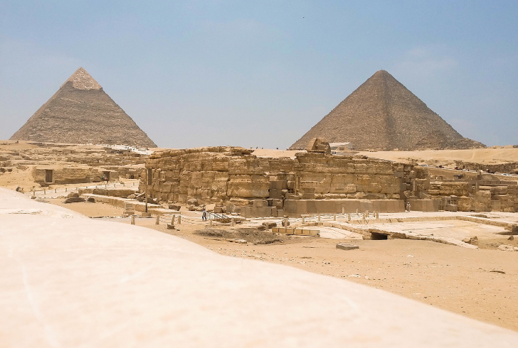 how long did it take to build the pyramids