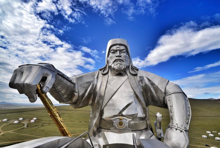 Attila the Hun vs Genghis Khan